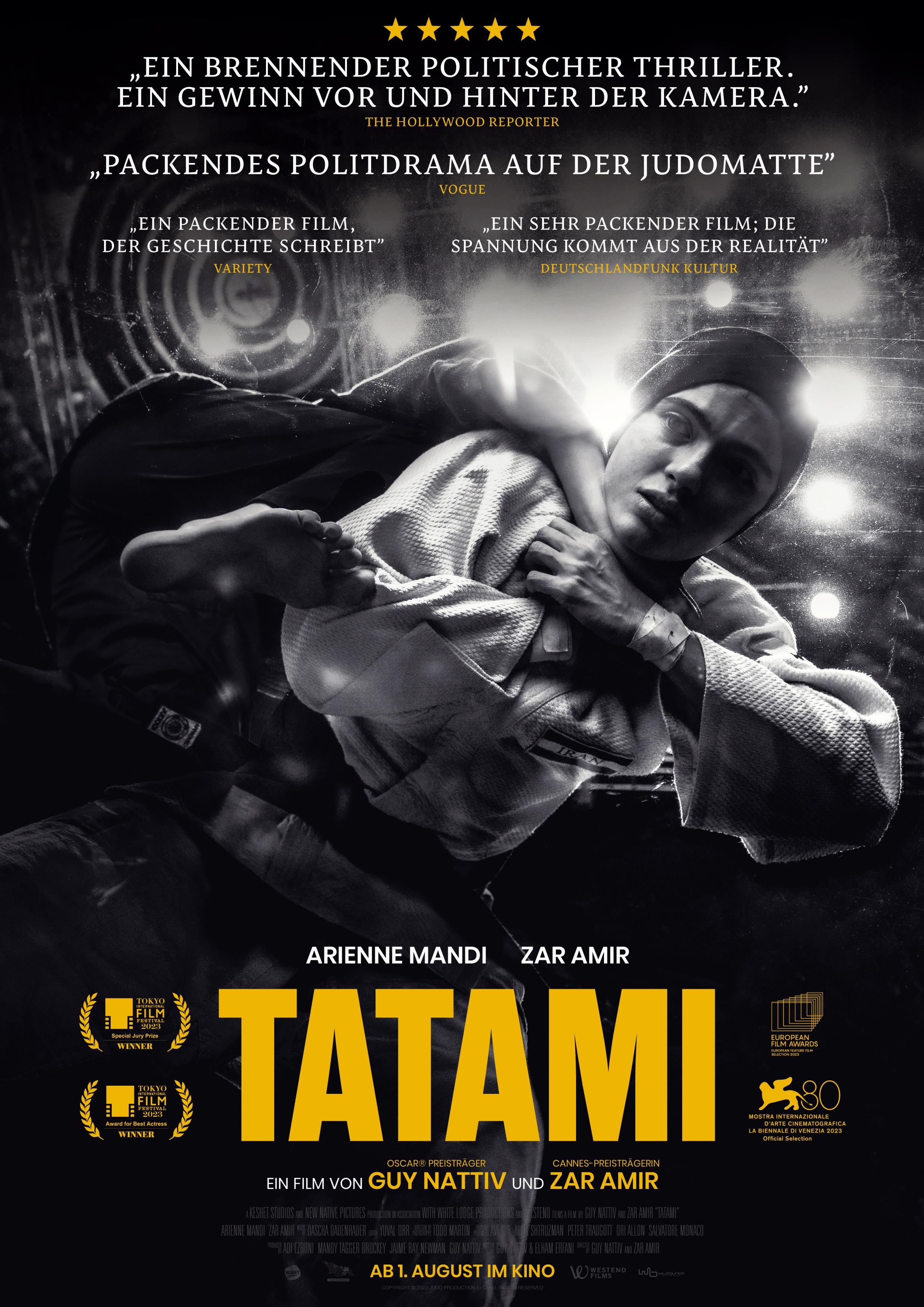 Filmplakat zum Politthriller "Tatami": Zwei Judokas im Kampf, von unten aufgenommen. Das Poster ist in Schwarz-Weiß, der Filmtitel ist gelber Schrift.