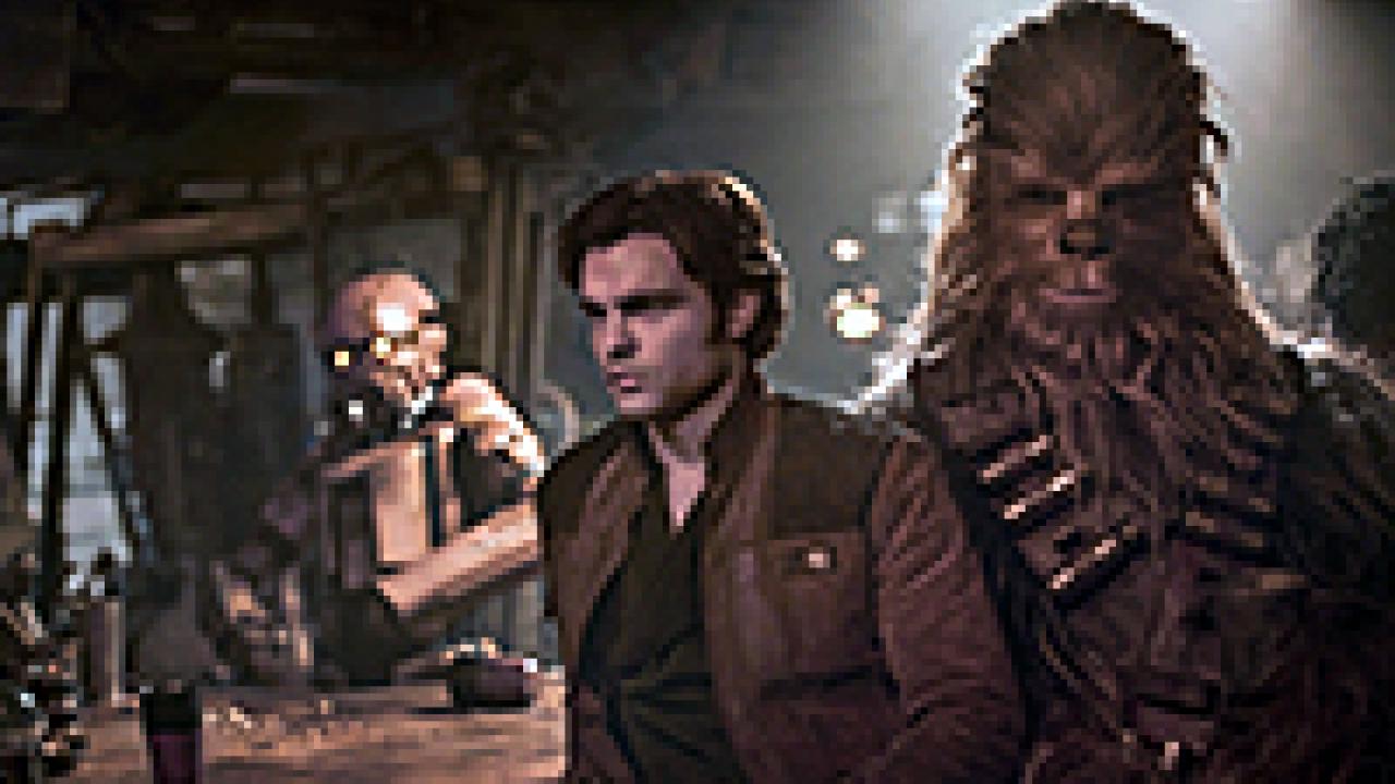 Solo: A Star Wars Story, Szenenbild: Han Solo als junge Mann zusammen mit Chewbacca