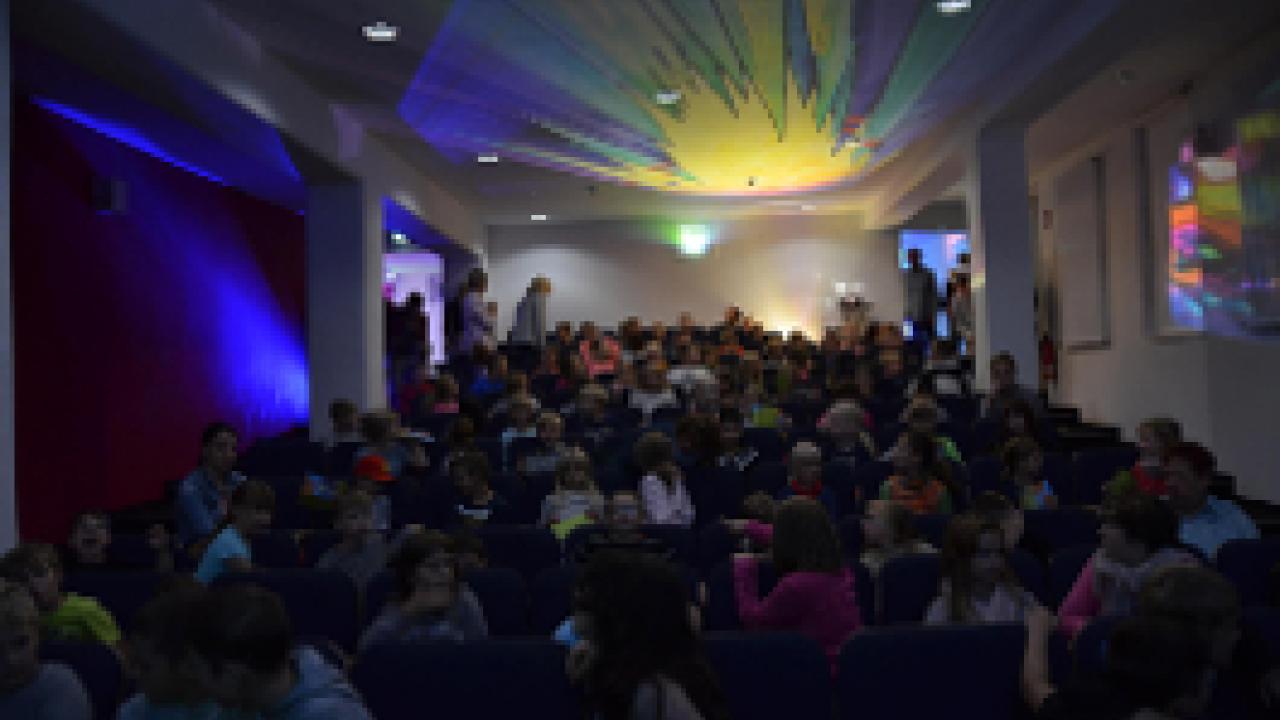 Eine Filmvorführung im Rahmen des Kinderfilmfests Brandenburg in einem Kino in Ludwigsfelde