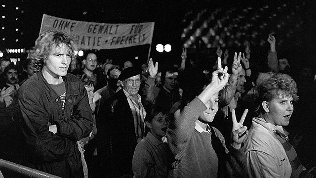 Leipzig im Herbst, Szenenbild: Demonstrierende bei einer Montagsdemo in Leipzig 1989