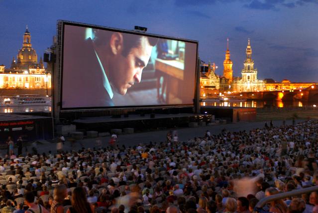 Freiluftkino am Elbufer in Dresden